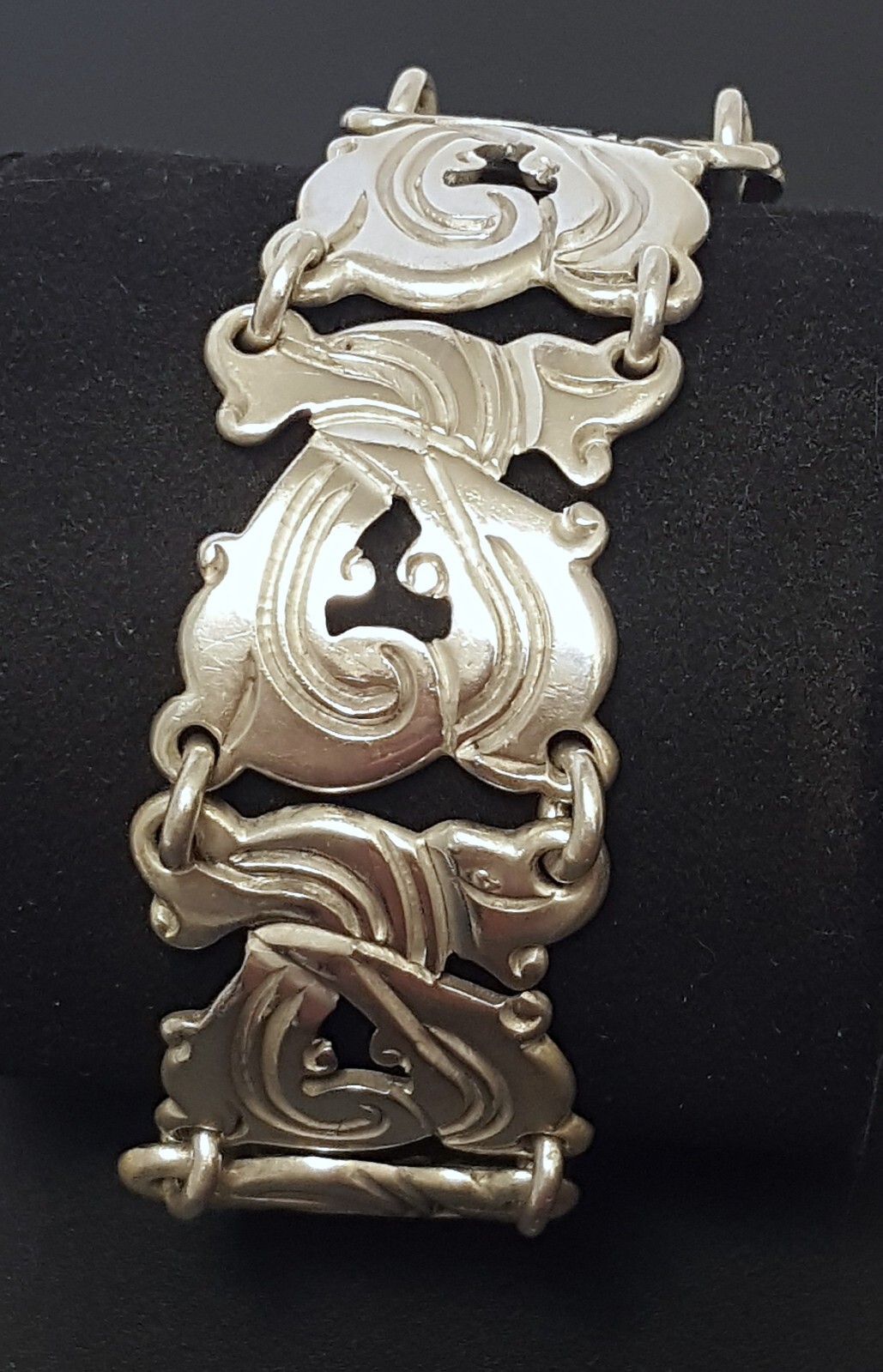 Picture 3 of 24
