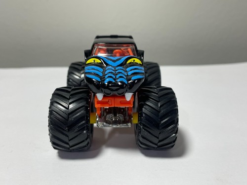 Vintage Hot Wheels Monster Jam PREDATOR 1:64 Truck Small Hub Metal - Picture 3 of 11