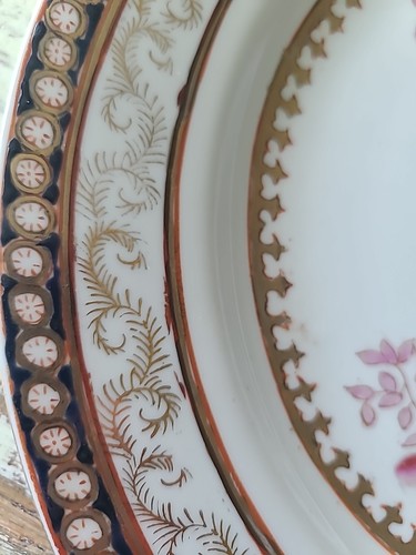Vtg Chinese Export Armorial Crest Porcelain Plate Hand Painted Enamel 10" Flower - Picture 3 of 6