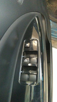 ORIGINAL Fensterheberschalter vorne links MITSUBISHI MIRAGE / SPACE STAR VI H...