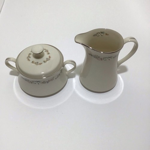 Crema y azucarero vintage Gorham Rondelle Bone China con juego de tapas florales - Imagen 2 de 16