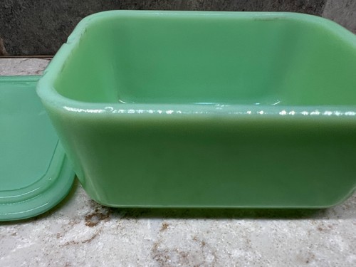 Vintage McKee Jadite Refridgerator Box 2.5" x 5" x 4" - Picture 6 of 7
