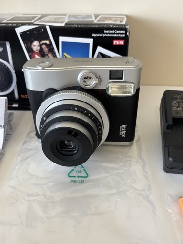 Fujifilm Instax Mini 90 Neo Classic Instant Film Camera - Black - New - Bild 8 von 17