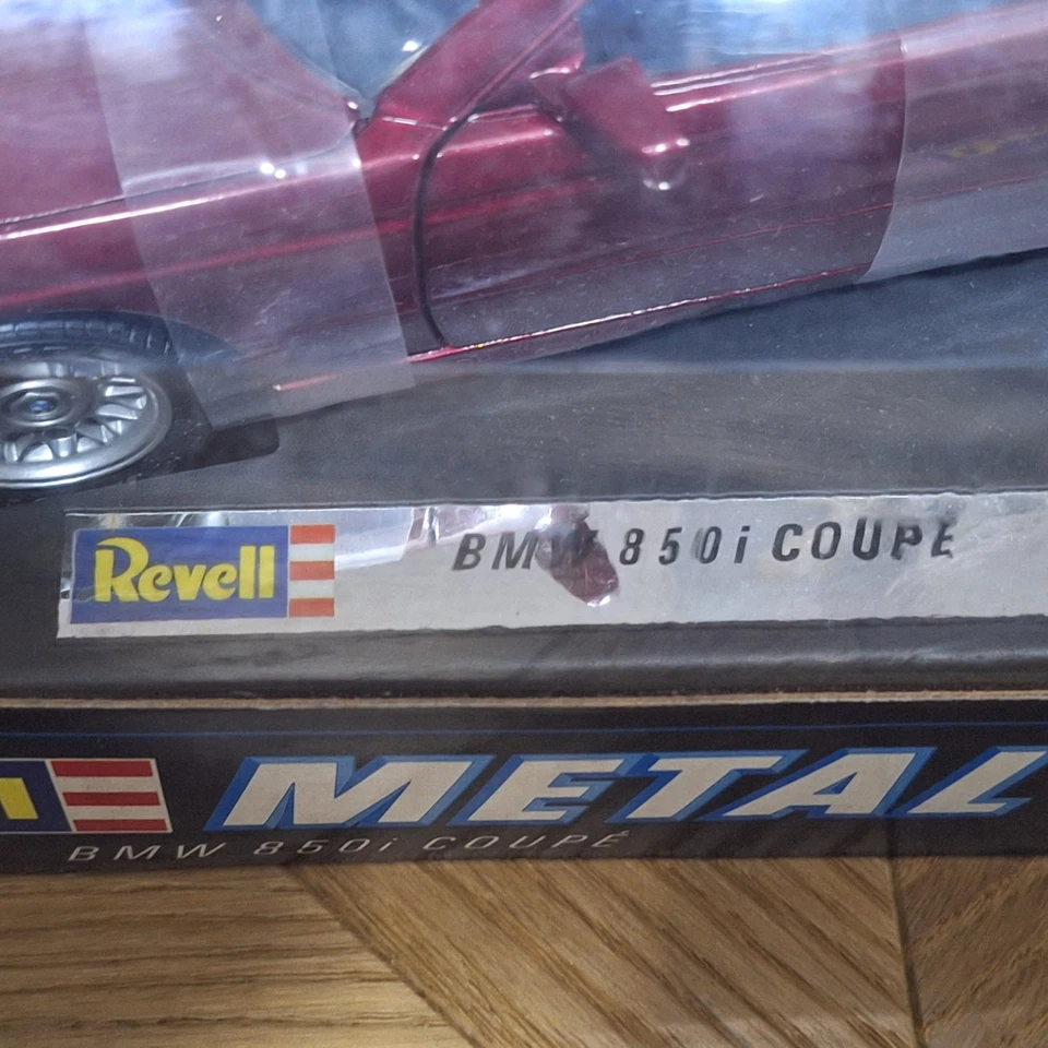 BMW 850 i MARCA REVELL SCALA 1/18 - Immagine 2 di 4