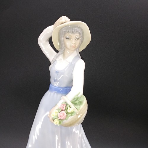 Figura Porcelana Vintage "Samantha con Flores" Mujer con Cesta de Flores - Imagen 2 de 9