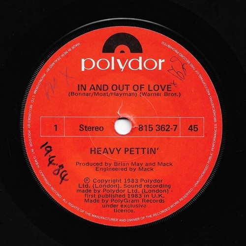 HEAVY PETTIN - IN AND OUT OF LOVE - NZ 7" 45 1983 - Hair Metal - Brian May QUEEN - Picture 4 of 6