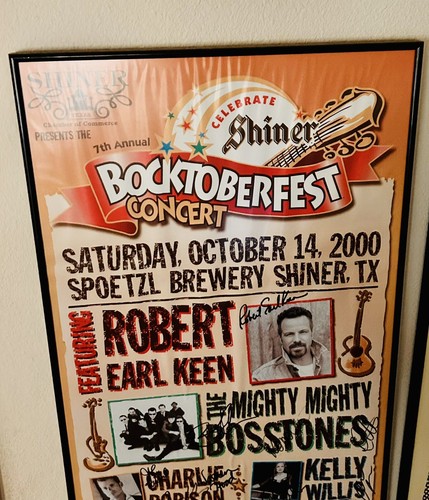 2 Shiner TX Bocktoberfest Signed Posters Framed Autographed 1999 & 2000 36x18.5 - Picture 4 of 17
