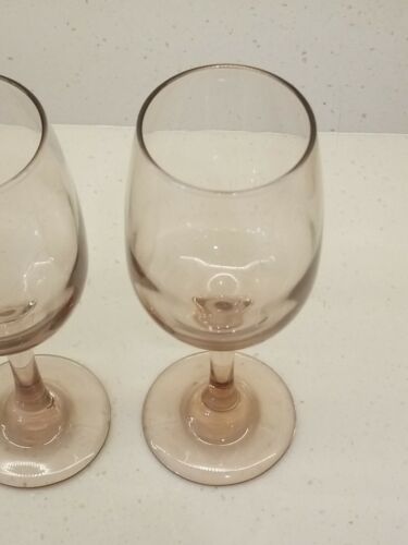 Elevate your wine-drinking experience with this elegant set of two rose pink win - Picture 3 of 4