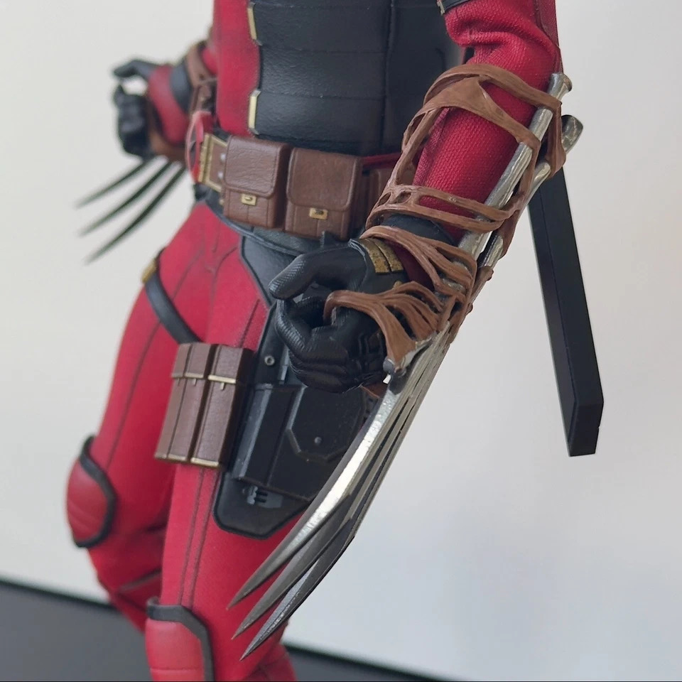 Juego de guanteletes pintados escala 1:6 para Hot Toys Deadpool SOLO ACCESORIOS Foto 4 de 4