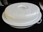 LARGE 2.5LT CASSEROLE WITH LID UNUSED,WHITE WITH NAVY TRIM (FALCONWARE?)VINTAGE