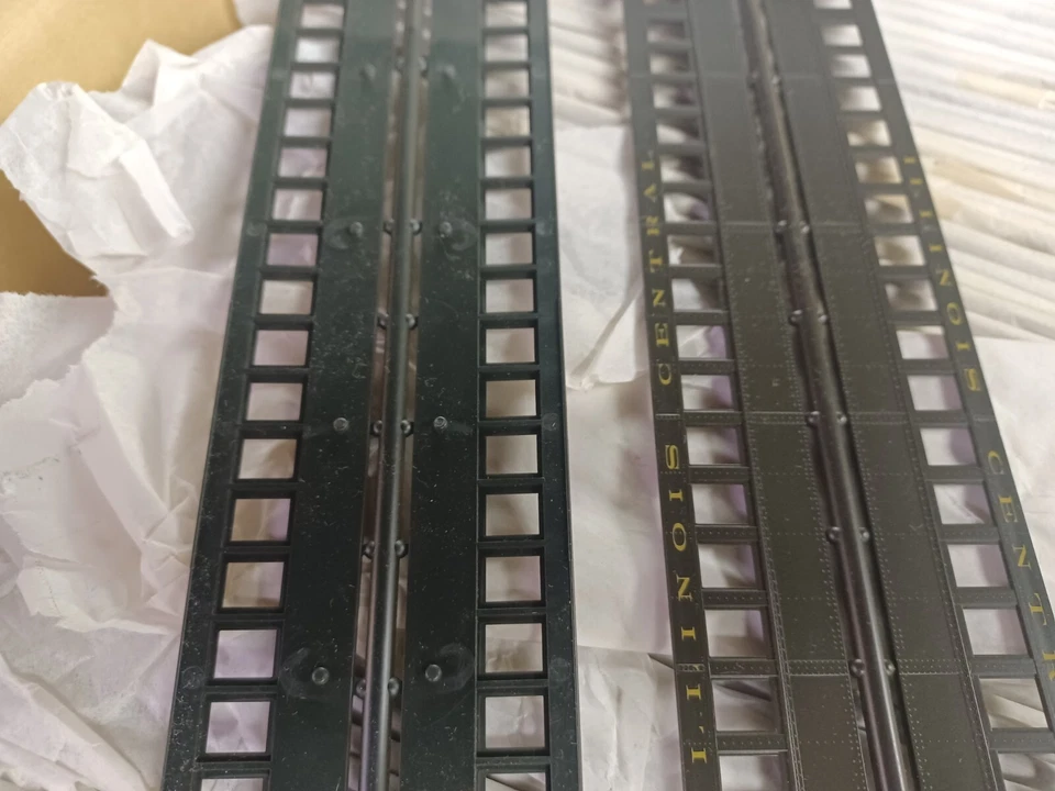 2 NOS HO scale ILLINOIS CENTRAL 22 WINDOW Passsenger Car Side Panel Set Walthers - Image 4 of 4