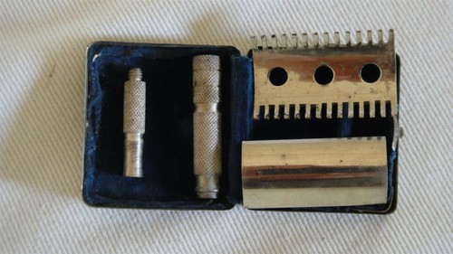 Vtg 1940's Travel Military Safety Razor Set Original Compact Brass Case German - Picture 7 of 12
