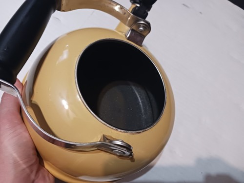 Le Creuset Enameled Steel 1.7 Quart 1.6 L Quince Soleil Yellow Whistle Kettle - Picture 20 of 23