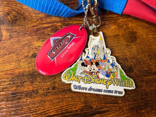 Bolsa de intercambio de prendedores de coches Disney Pixar y llavero Walt Disney - Imagen 4 de 10