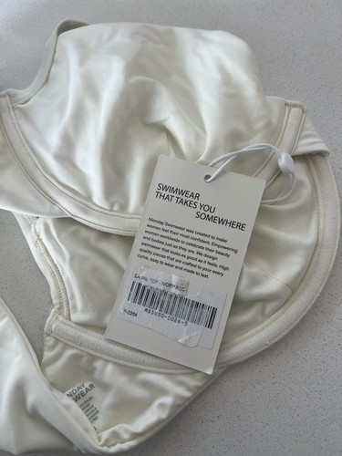 Monday Swimwear Women's Capri Underwired Bikini Top CD4 Ivory Size P NWT - Picture 10 of 10