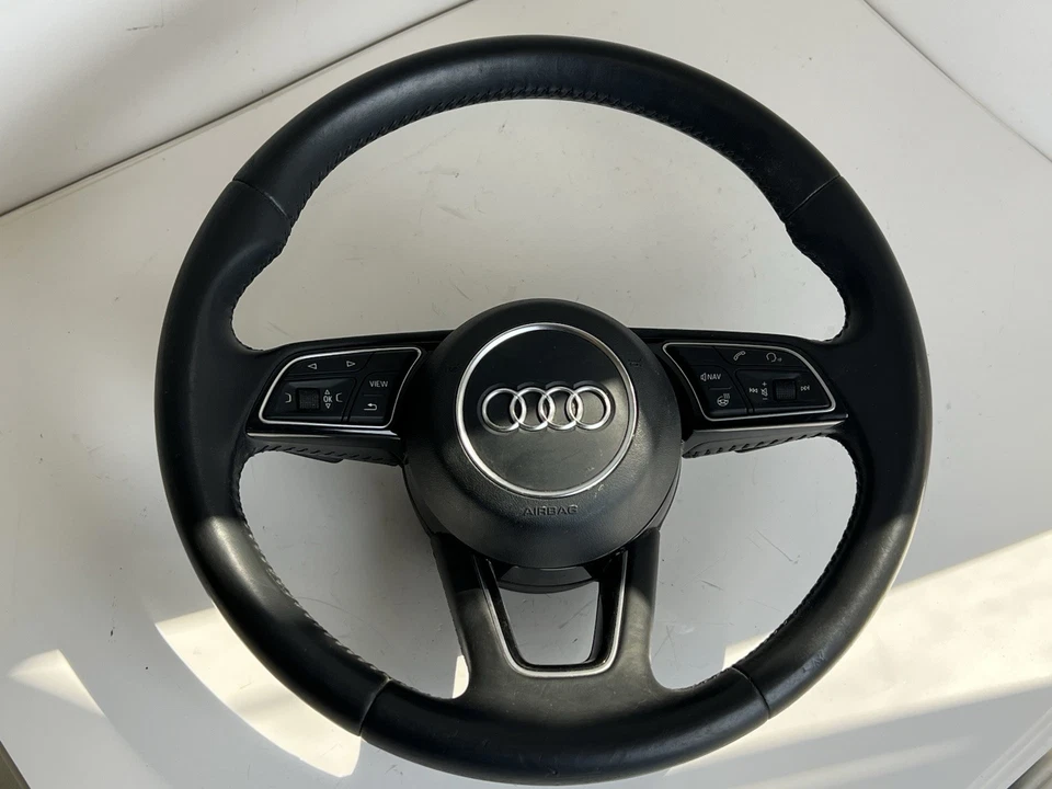 Audi A4 2018 volante e interruptores con levas de cambio OEM Foto 2 de 4