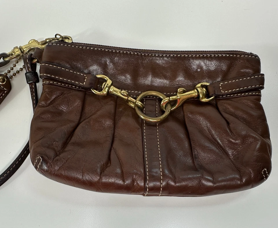 Cartera sin asas vintage COACH Soho de cuero marrón con hebilla de latón Y2k Foto 2 de 4