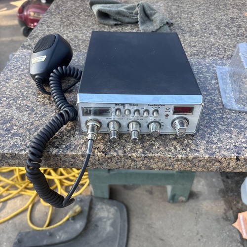 Uniden PC68XL Trucker CB Radio 4 Channel PC-68XL With Microphone - No Power Cabl - Picture 3 of 6