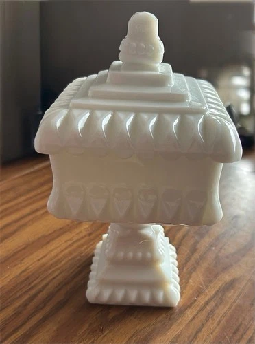 VTG Westmoreland Milk Glass Wedding Box Pedestal Lidded Candy Dish White