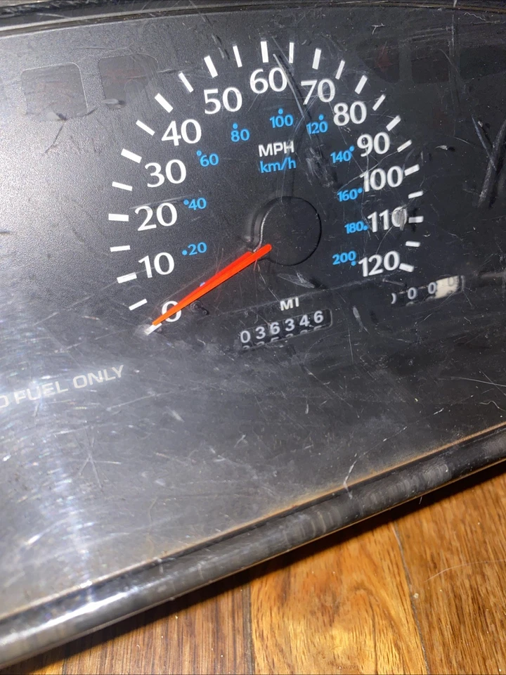 Dodge Neon 1995 calibre velocímetro usado 36.346 k millas fabricante de equipos originales Foto 2 de 4