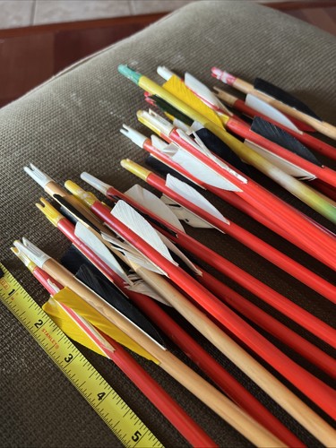 Lot of 20 Vintage Wooden Feather Arrows Archery 26” Long - 50+ years old - Picture 8 of 9