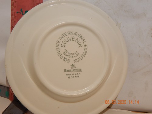 Souvenir of the Golden Gate World's Fair in 1939 ashtray-Made by Homer Laughlin - Picture 2 of 2