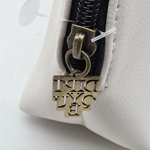 DIPTYQUE Qatar Airways Business Class Amenity Kit Ladies’ Purse Sealed - Picture 7 of 8