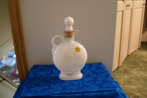 Vintage Jim Beam 1957 Decanter w/ Original Stopper D-334 Royal Opalescent White - Picture 4 of 4
