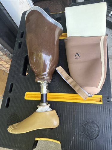 Prosthetic Left Leg, Carbon Fiber Socket, Bulldog W Gel 21” Tall - Picture 19 of 22