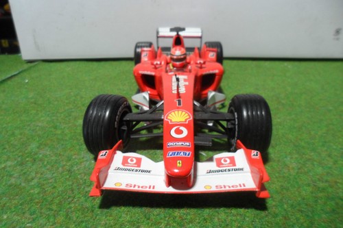 F1 FERRARI F2003 GA M. SCHUMACHER SPONSOR MARLBORO au 1/18 HOT WHEELS formule 1 - Imagen 6 de 12