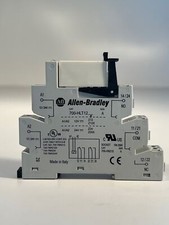ONE(1) ALLEN BRADLEY 700-HLT12 Terminal Block Relay w/ 700-TBR224 (USED)