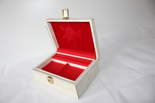Scatola portagioie vintage panna Design Philipp - Made in Sweden - foderata in velluto rosso - Foto 18 di 19