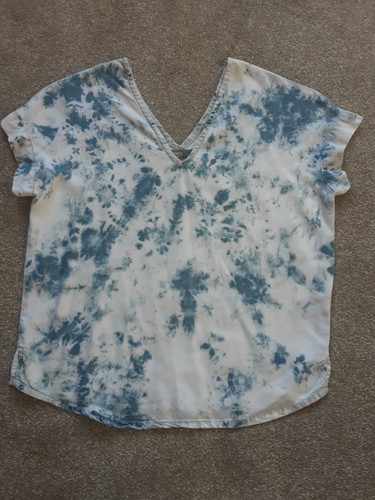 Muskatnuss V-Ausschnitt V-Ausschnitt hinten Batik weiß & jeansblau Top.  Größe 8 Passform 10/12 - Bild 1 von 10