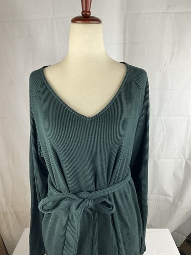 Túnica Sonoma Taupe Acanalada Cuello en V Maternidad XL Verde Oscuro - Imagen 2 de 4