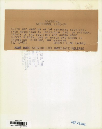 1942 Pressefoto Stoffabschnitte für Wollmäntel - lry22654 - Bild 2 von 2