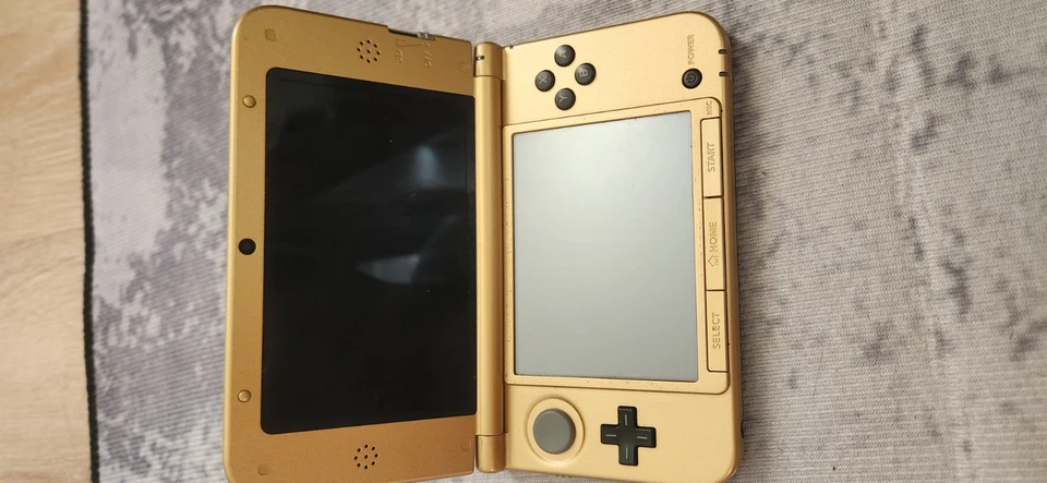 The Legend of Zelda: A Link Between Worlds Limited Edition Gold Nintendo 3DS XL - Image 3 of 4