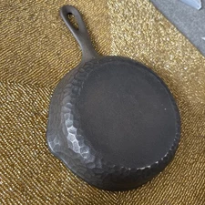 Vintage Unmarked Wagner #3 Hammered Cast Iron Skillet  Smooth Bottom