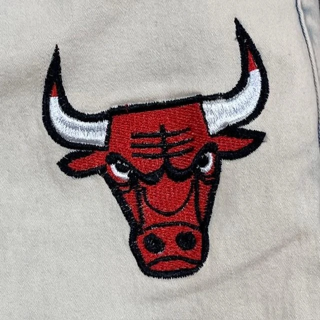 Pantalones de mezclilla Chicago Bulls Fissl para hombre 34x34 beige desgastado ajustados baloncesto de la NBA - NUEVOS Foto 4 de 4
