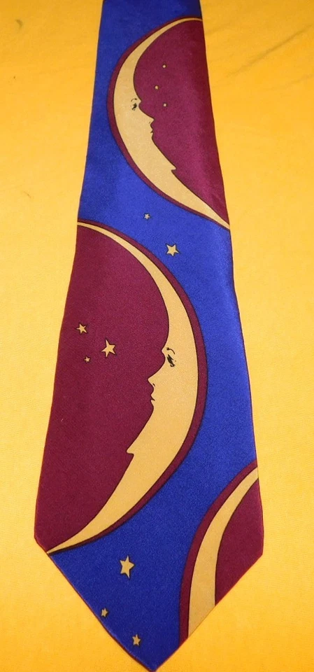 PERRY ELLIS FEITA NOS EUA GRAVATA COM MOTIVO LUA AZUL/VERMELHO/AMARELO - GRAVATAS DE DESIGNER. - Imagem 2 de 4