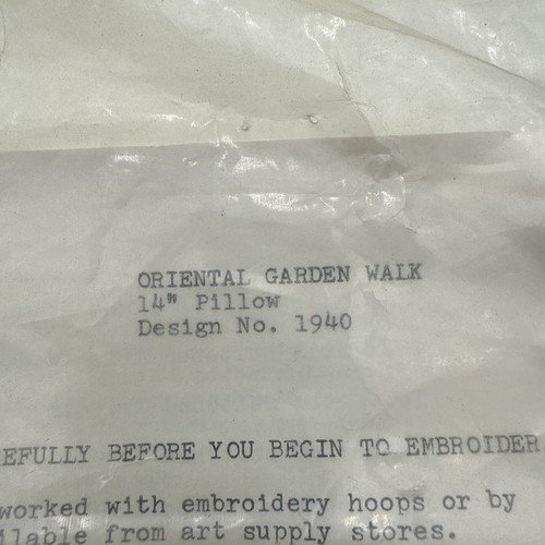 Yvonne of California Crewel Stickpackung #1940 "Oriental Garden Walk" 14x14 - Bild 7 von 16