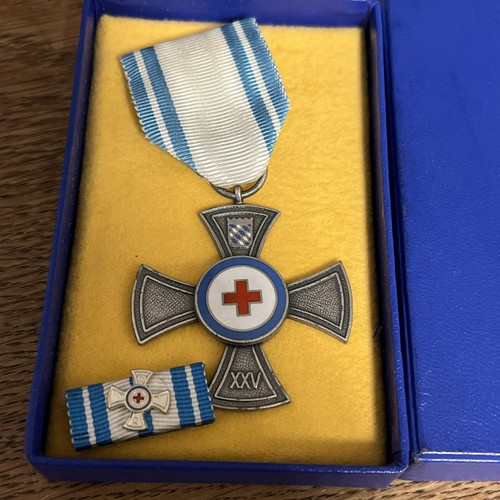 Konvolut Orden Rotes Kreuz Ehrenkreuz mit Feldspangen Und Etui Silber RK56 - Bild 2 von 3