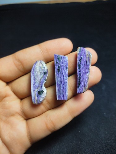 Fette lucide charoite naturale - varie dimensioni e modelli, dimensioni, pesi - Foto 4 di 9