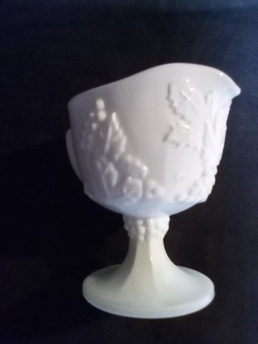 Vintage Indiana Colony Harvest Grape Pattern Milk Glass Creamer and Sugar Bowl - Picture 3 of 7