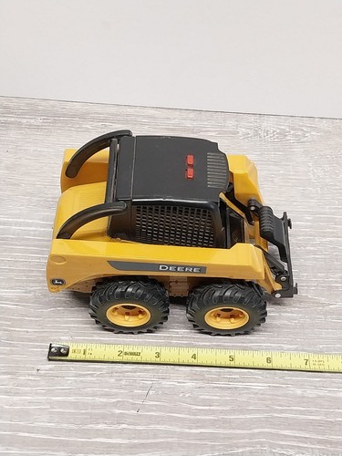 Minicargadora de juguete John Deere batería de plástico con accesorios funcionando - Imagen 4 de 6
