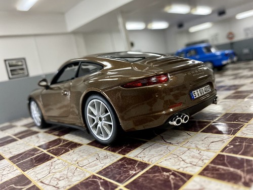 BURAGO 2011 PORSCHE 911 CARRERA S BROWN 1/24 SCALE DIECAST MODEL CAR - Picture 9 of 14