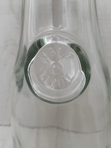 Anchor Hocking Carafe Clear Glasses Half Liter Size 9" Tall 2 pc Great Condition - Picture 7 of 7