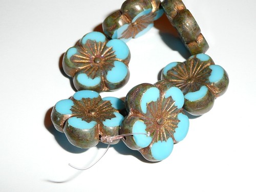 Aleta Picasso metálica oro azul cielo flor hibisco 21 mm cuentas de vidrio checo - Imagen 3 de 9