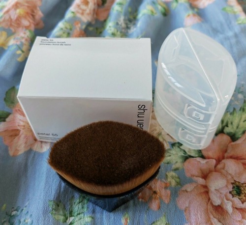 Shu Uemura Petal 55 Foundation Brush New in Box - Picture 3 of 3