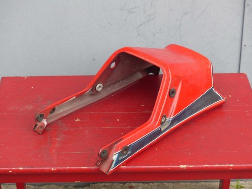 SUZUKI GSX 550 S / ES / EF: revestimiento trasero Bürzel Seat Rear Cover - Imagen 4 de 9