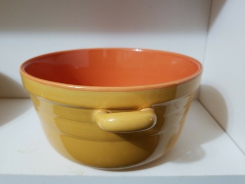 Ceramic Casserole Dish w/ Lid 2 QT Golden Yellow Orange Interior - Picture 4 of 5